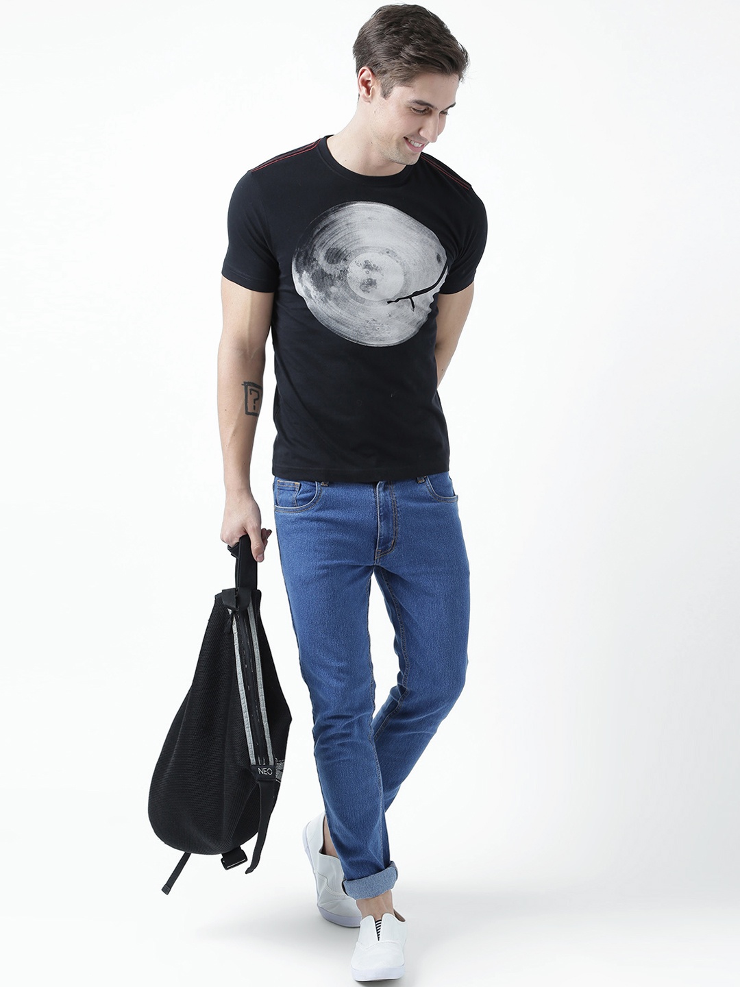 

Huetrap Men Black Printed Round Neck T-shirt
