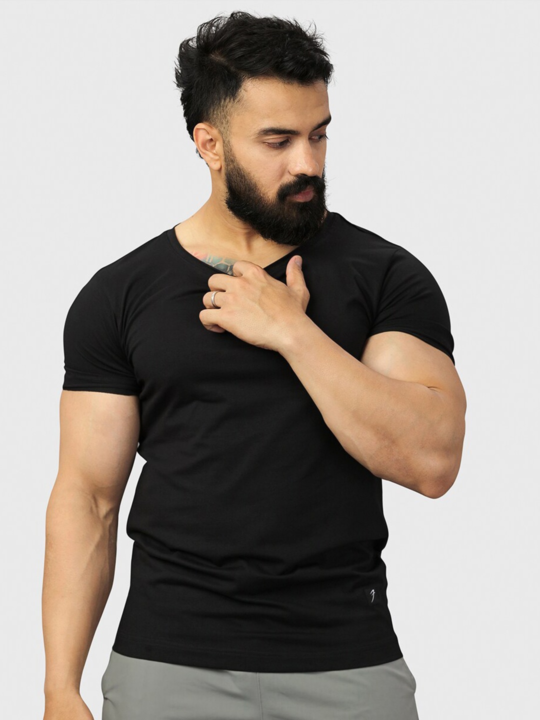 

FUAARK Round Neck Anti Odour Slim Fit Cotton T-shirt, Black