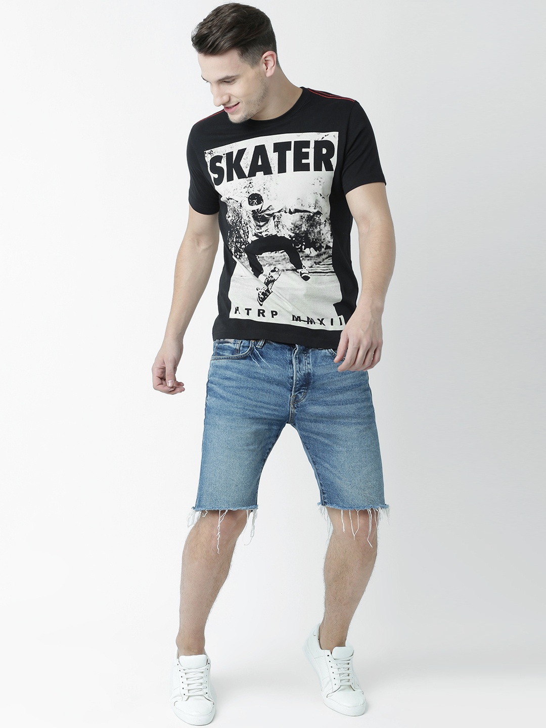 

Huetrap Men Black Printed Round Neck T-shirt