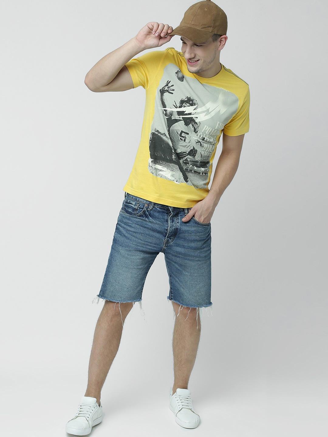 

Huetrap Men Yellow Printed Round Neck T-shirt