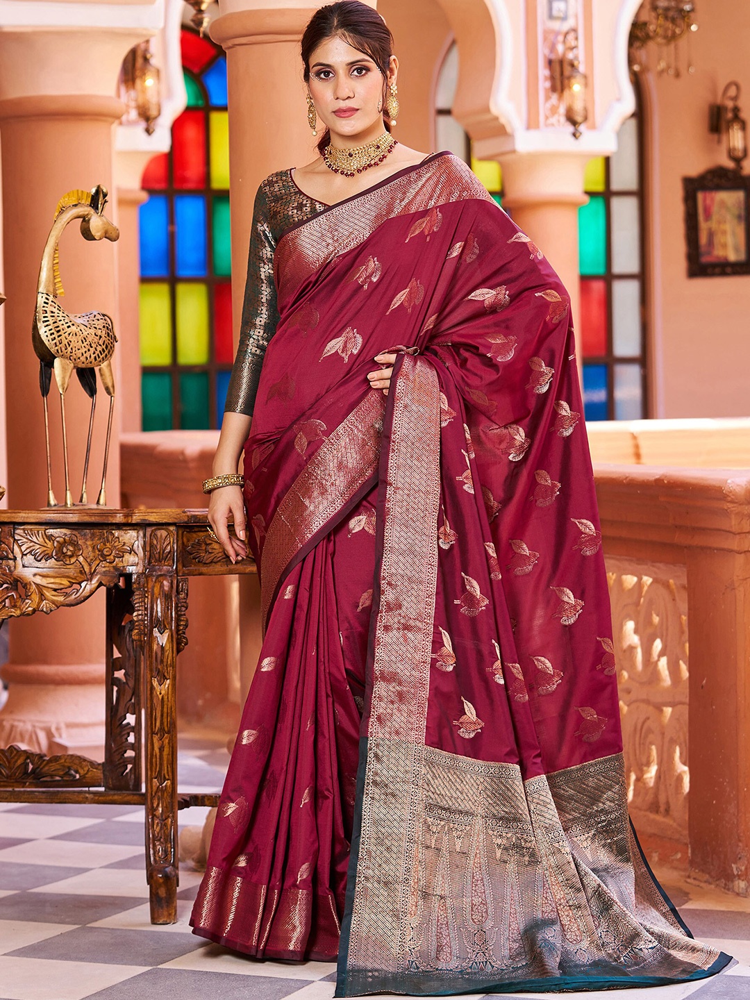 

elora Floral Woven Design Zari Banarasi Saree, Maroon