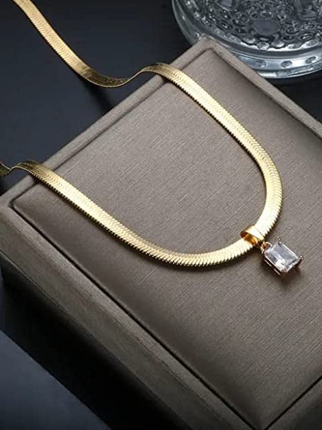 

VIEN Gold-Plated Chain With Pendent