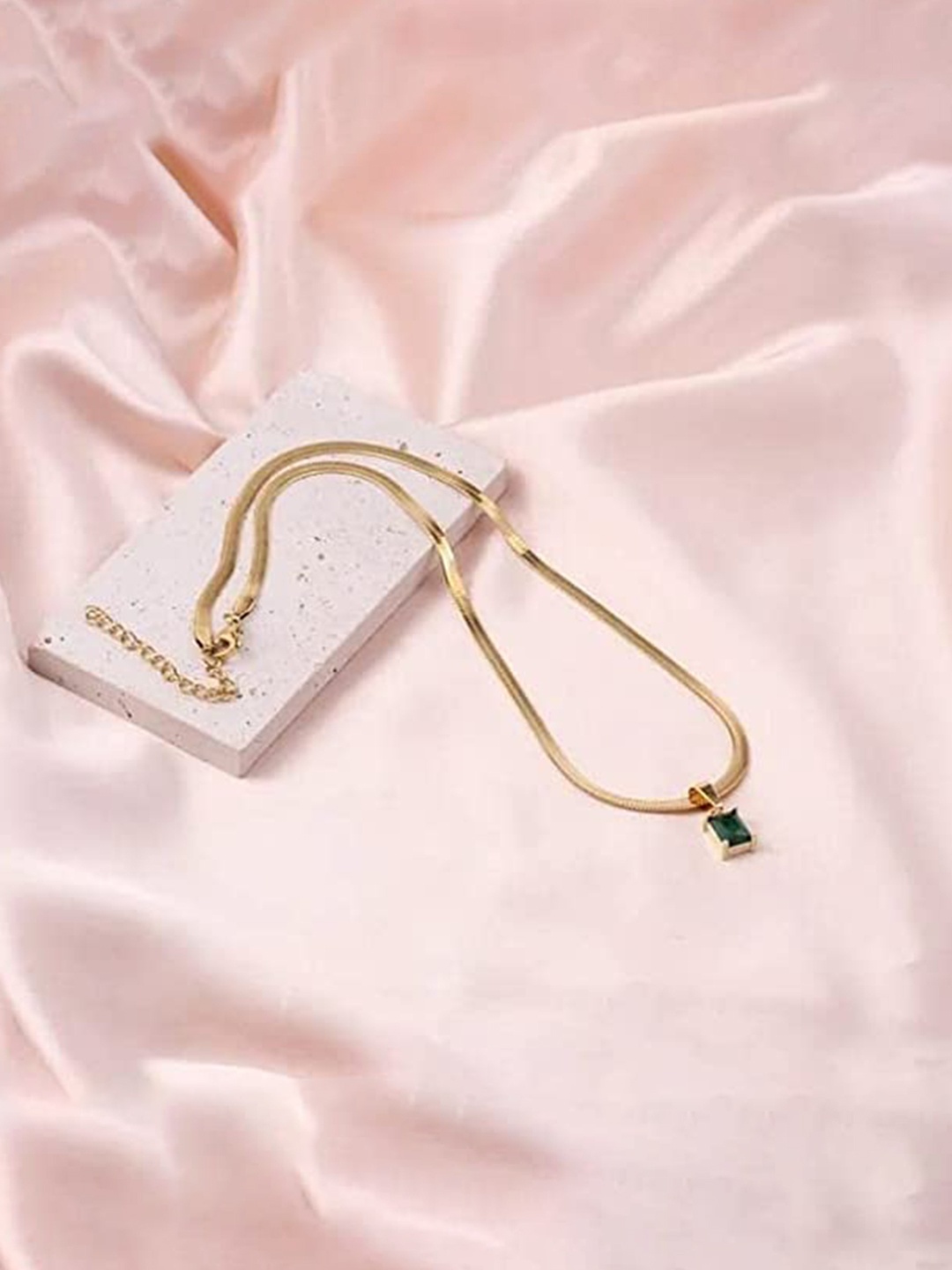 

VIEN Gold-Plated Chain With Pendent