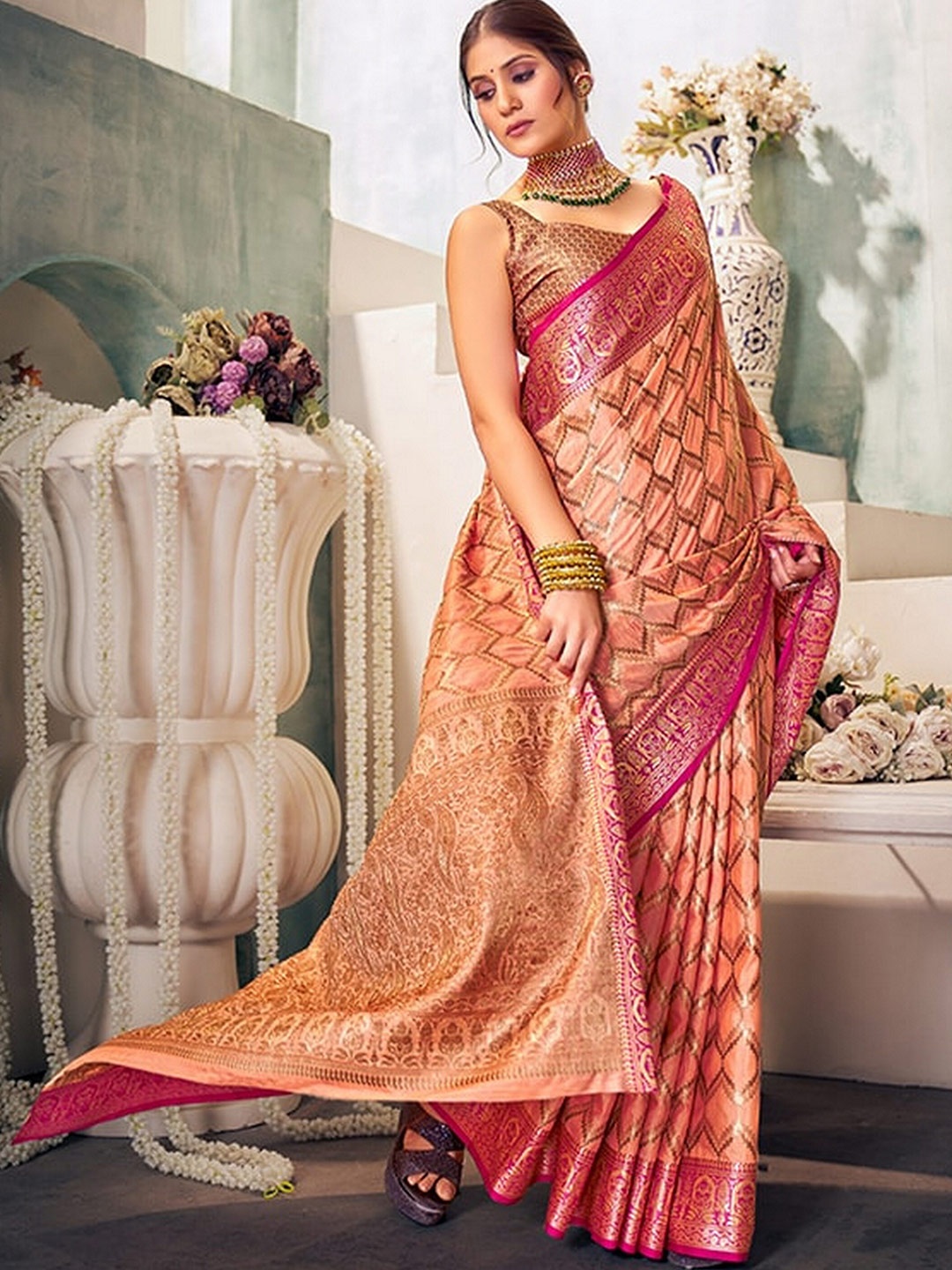 

Mitera Ethnic Motifs Woven Design Zari Banarasi Saree, Peach