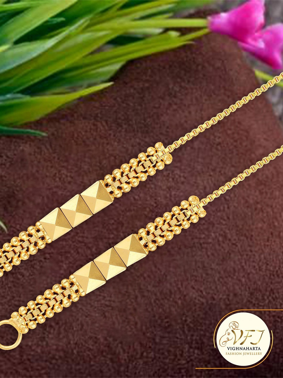 

Vighnaharta Gold-Plated Teardrop Shaped Ear Chain Kanoti