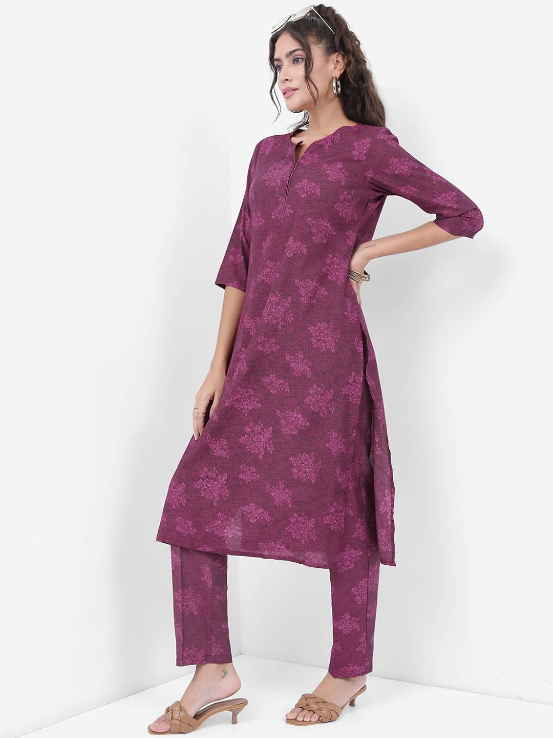 

Vishudh Purple Floral Printed Regular Straight Kurta With Trousers