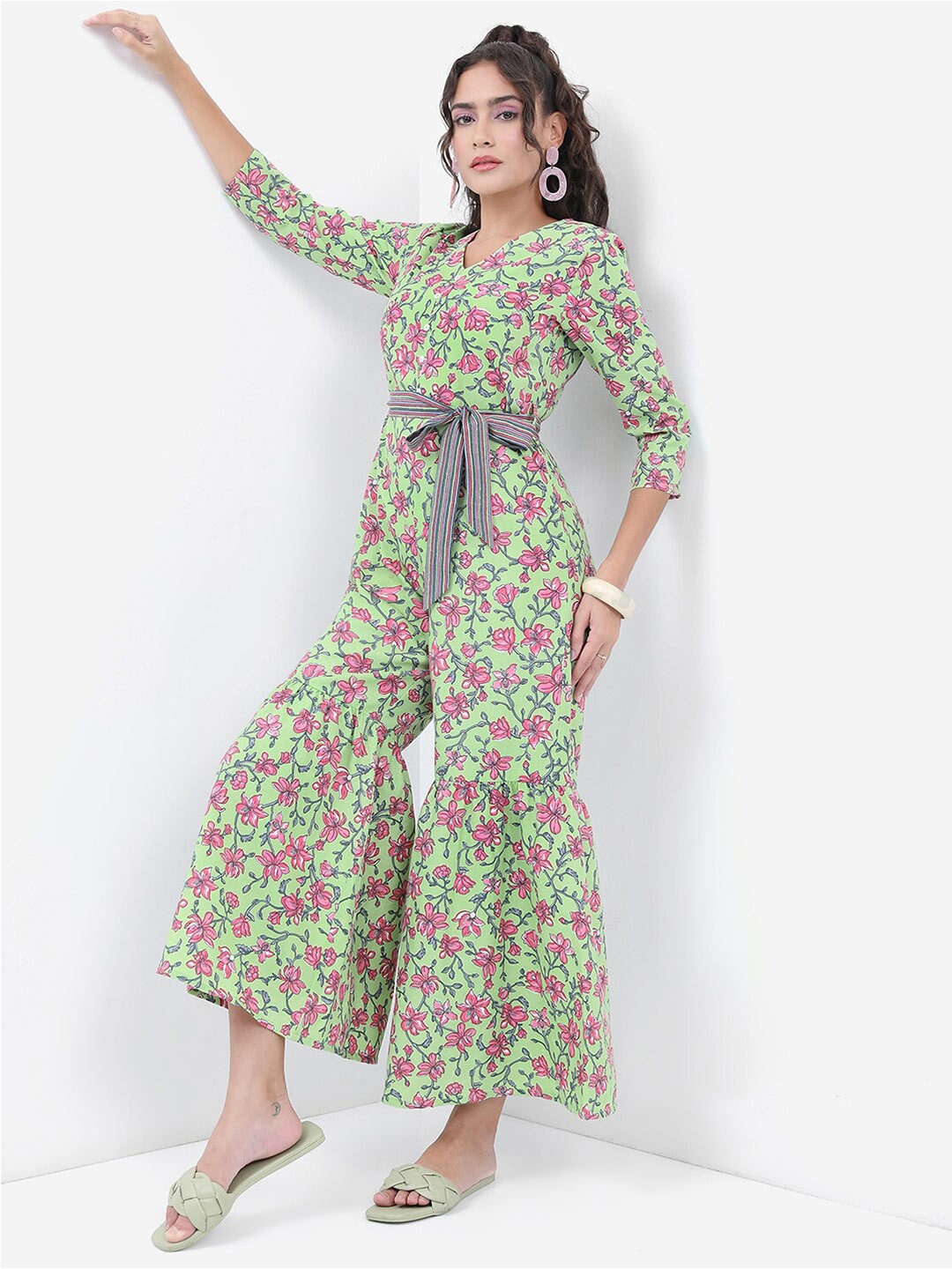 

Vishudh Green & Pink Floral Printed Basic Jumpsuit