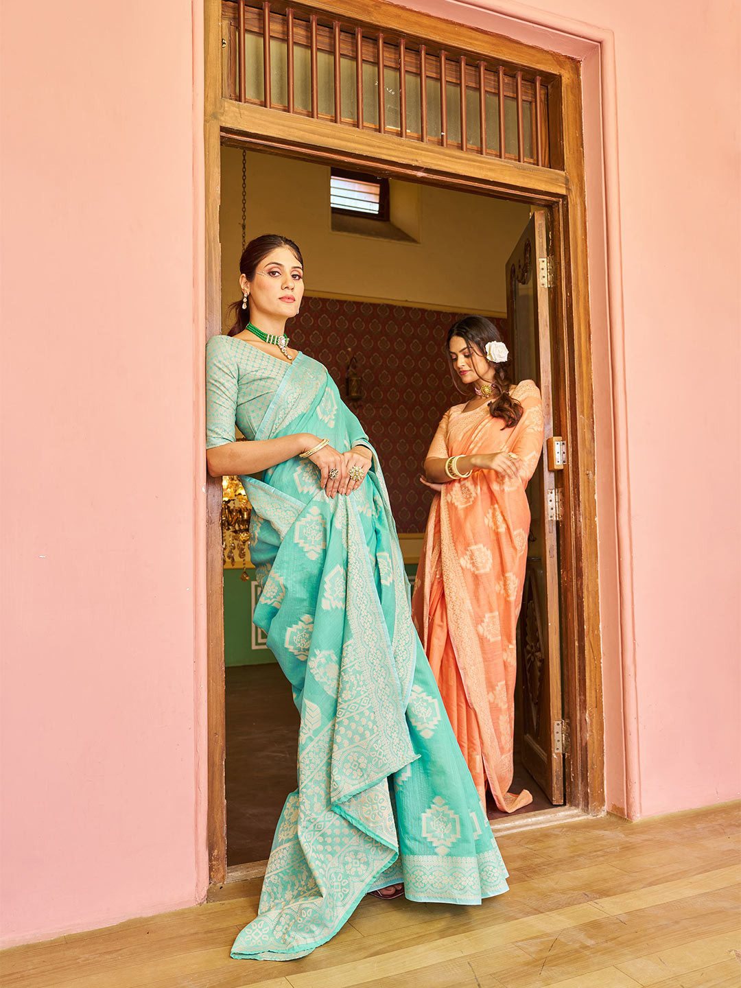 

elora Ethnic Motif Woven Design Zari Saree, Blue