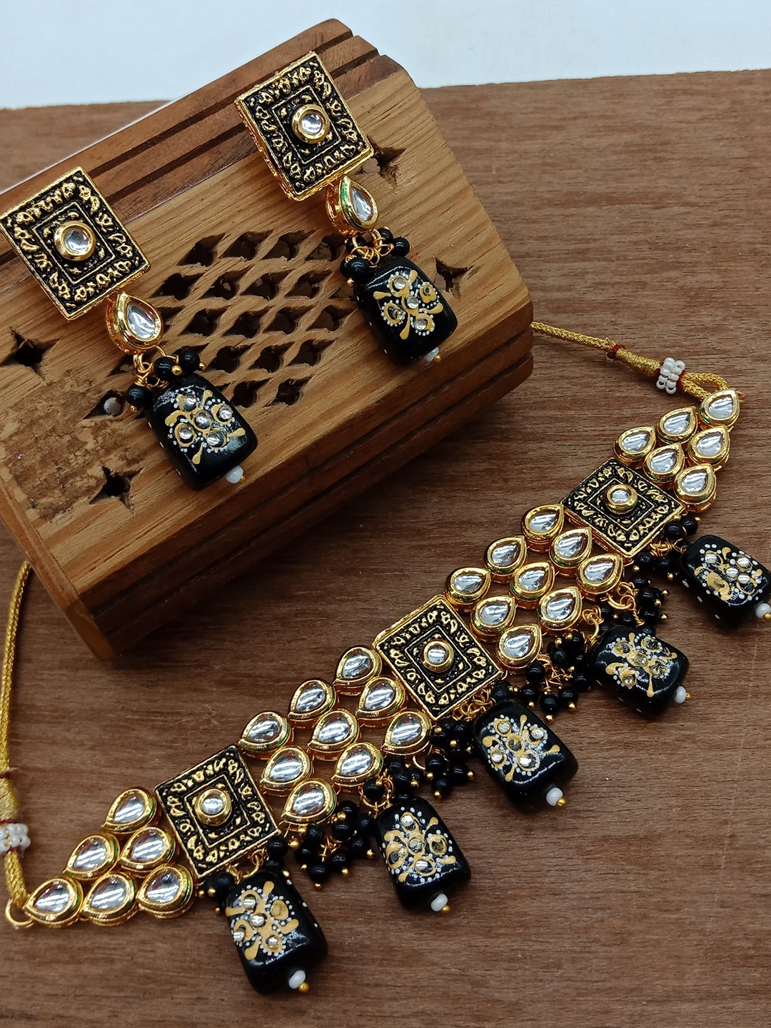 

AASHISH IMITATION Kundan-Studded & Beaded Jewellery Set, Black