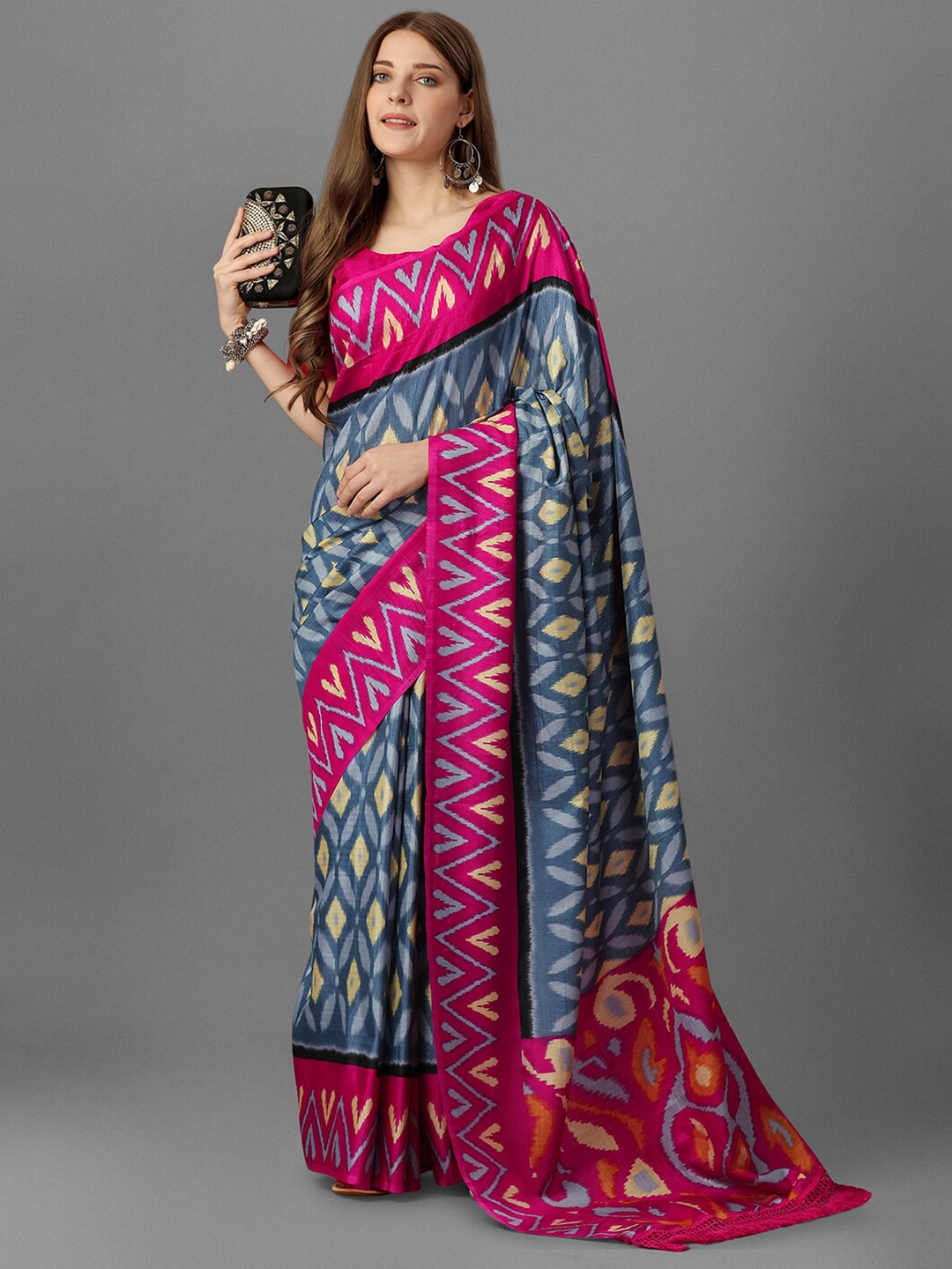 

GORGONE Ethnic Motifs Printed Patola Saree, Grey