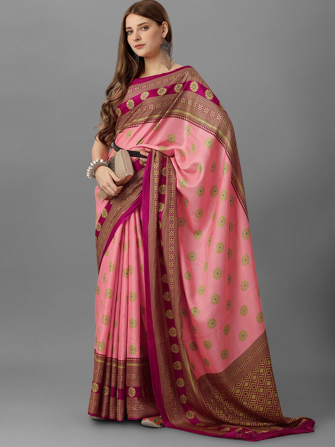 

GORGONE Floral Printed Silk Blend Saree, Maroon