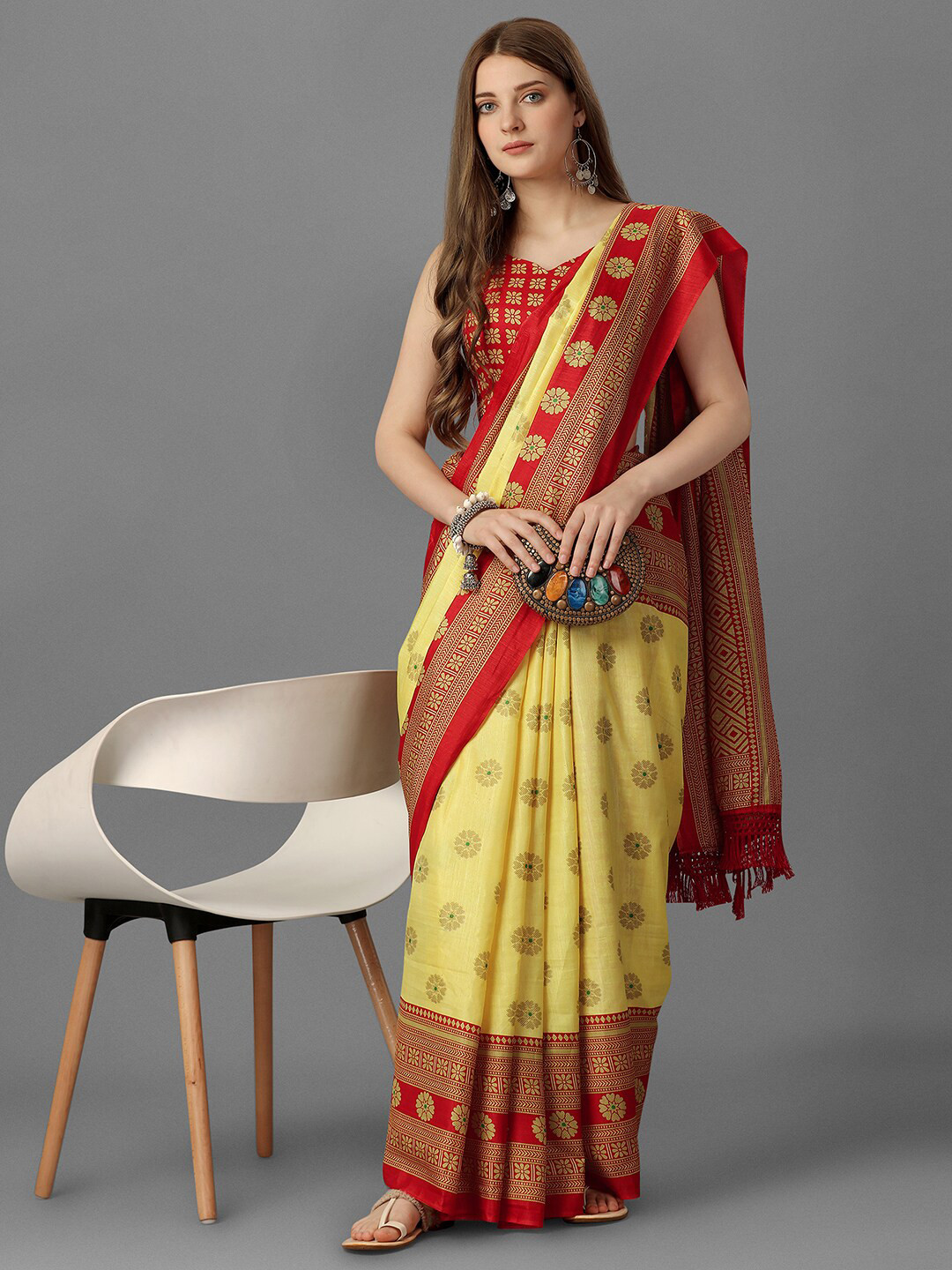 

GORGONE Floral Printed Saree, Yellow