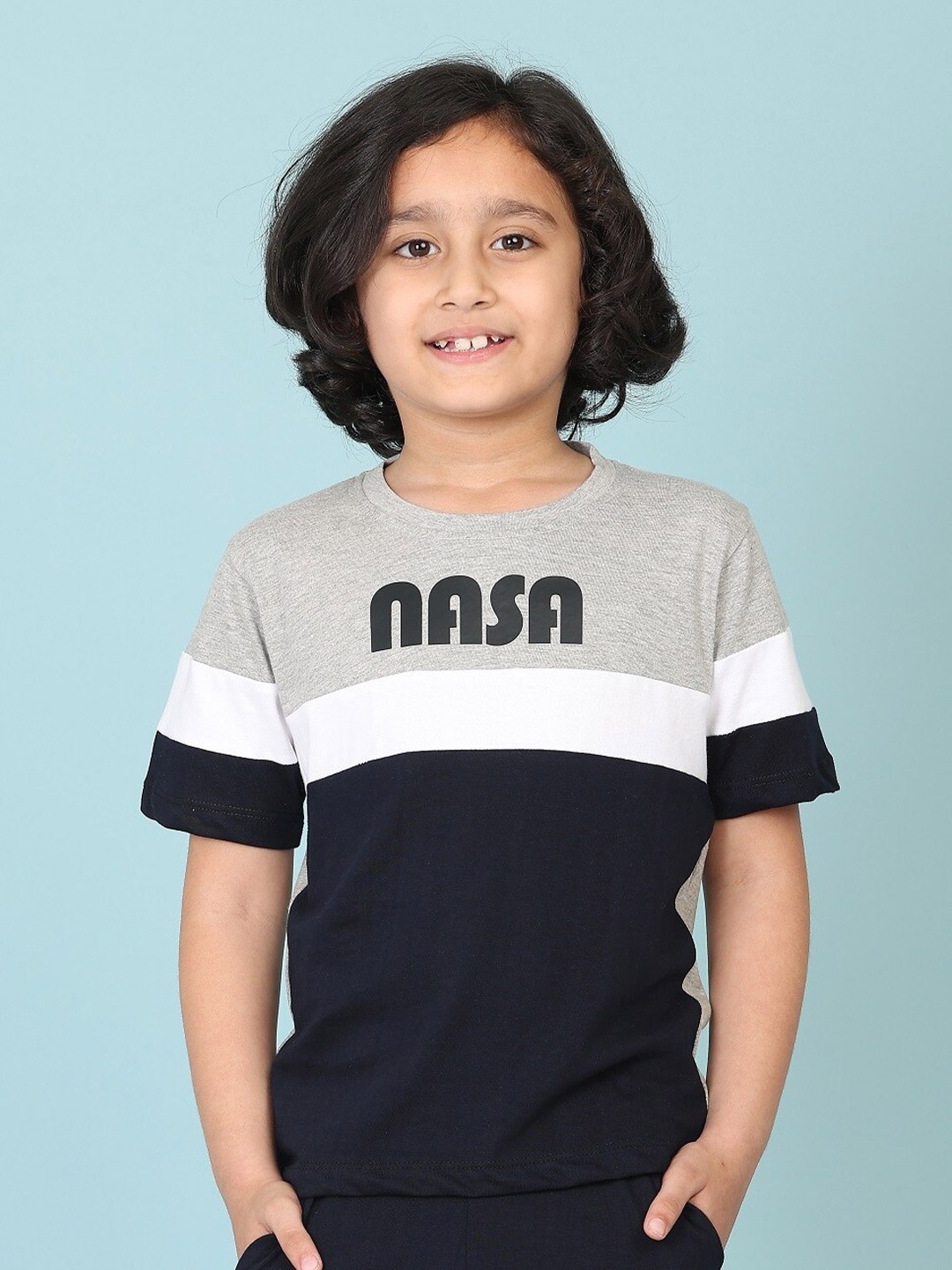 

BAESD Boys Colourblocked Pure Cotton T-shirt With Trousers, Navy blue