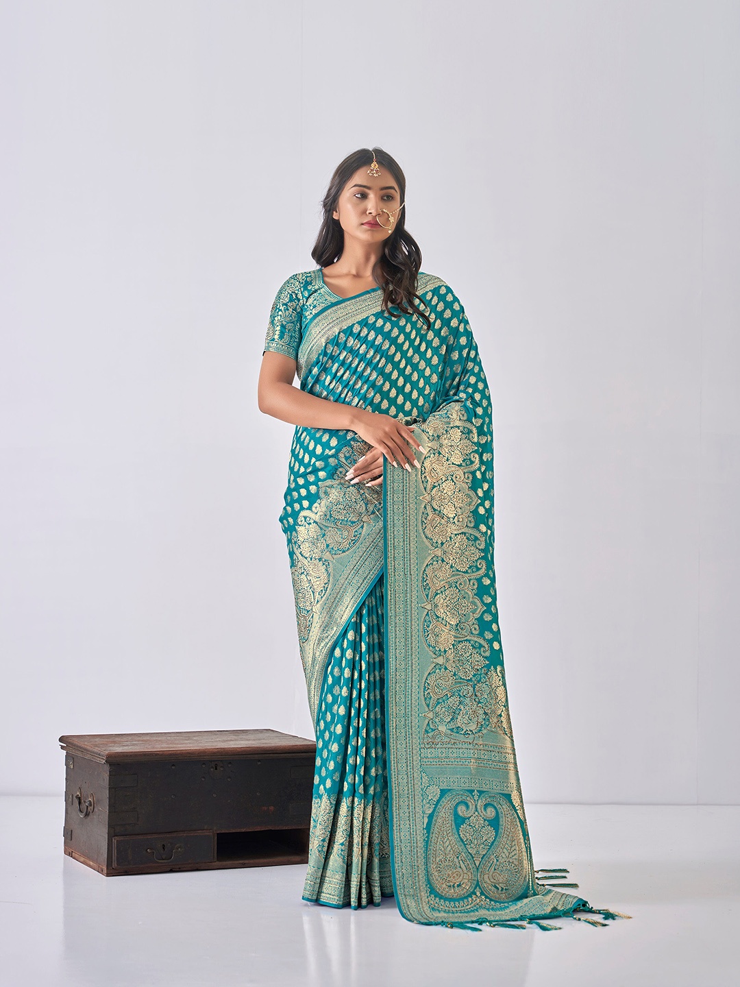 

Mitera Sea Green & Gold-Toned Woven Design Zari Art Silk Saree