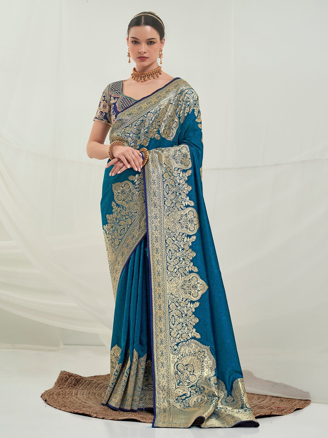 

Mitera Teal & Gold-Toned Zari Art Silk Banarasi Saree