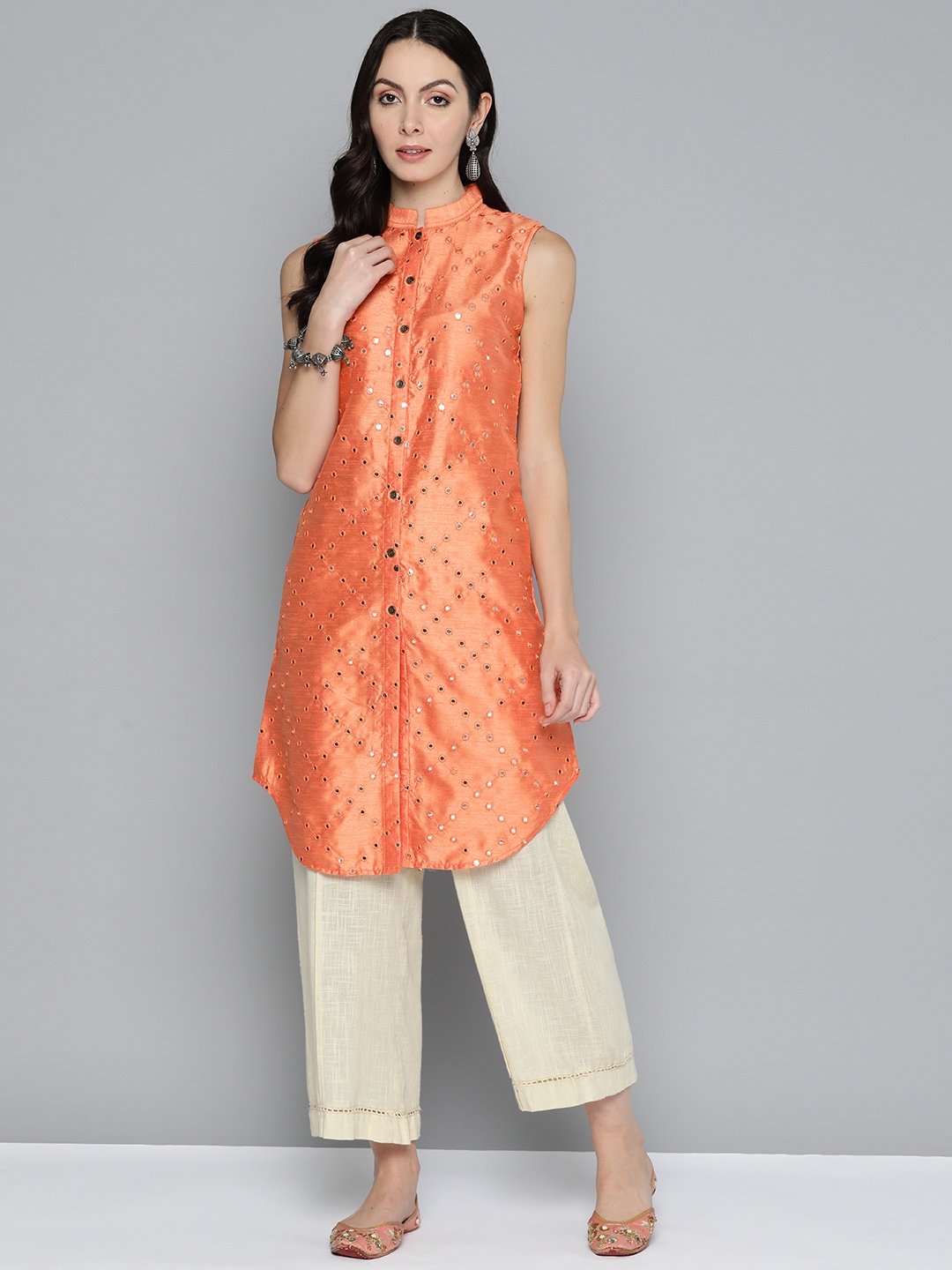 

Jompers Women Geometric Embroidered Mirror Work Kurta, Peach
