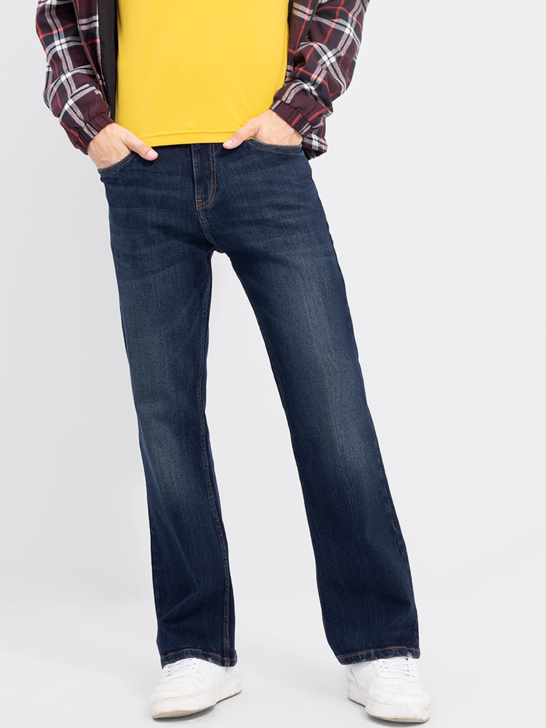 

Snitch Men Blue Mid-Rise Bootcut Light Fade Stretchable Jeans