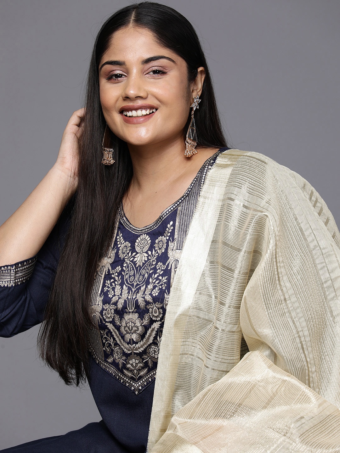 

Indo Era Plus Size Floral Yoke Design Regular Kurta with Palazzos & Dupatta, Navy blue