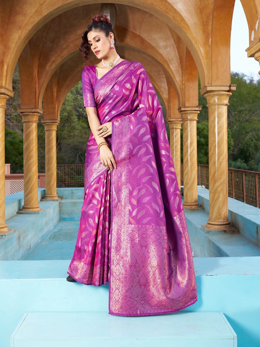 

elora Woven Design Zari Silk Blend Banarasi Saree, Magenta
