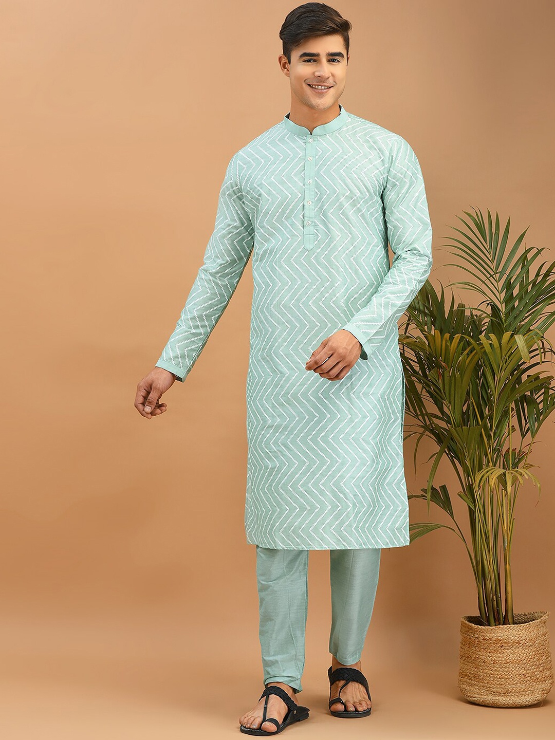 

DEYANN Printed Regular Kurta with Pyjamas, Green