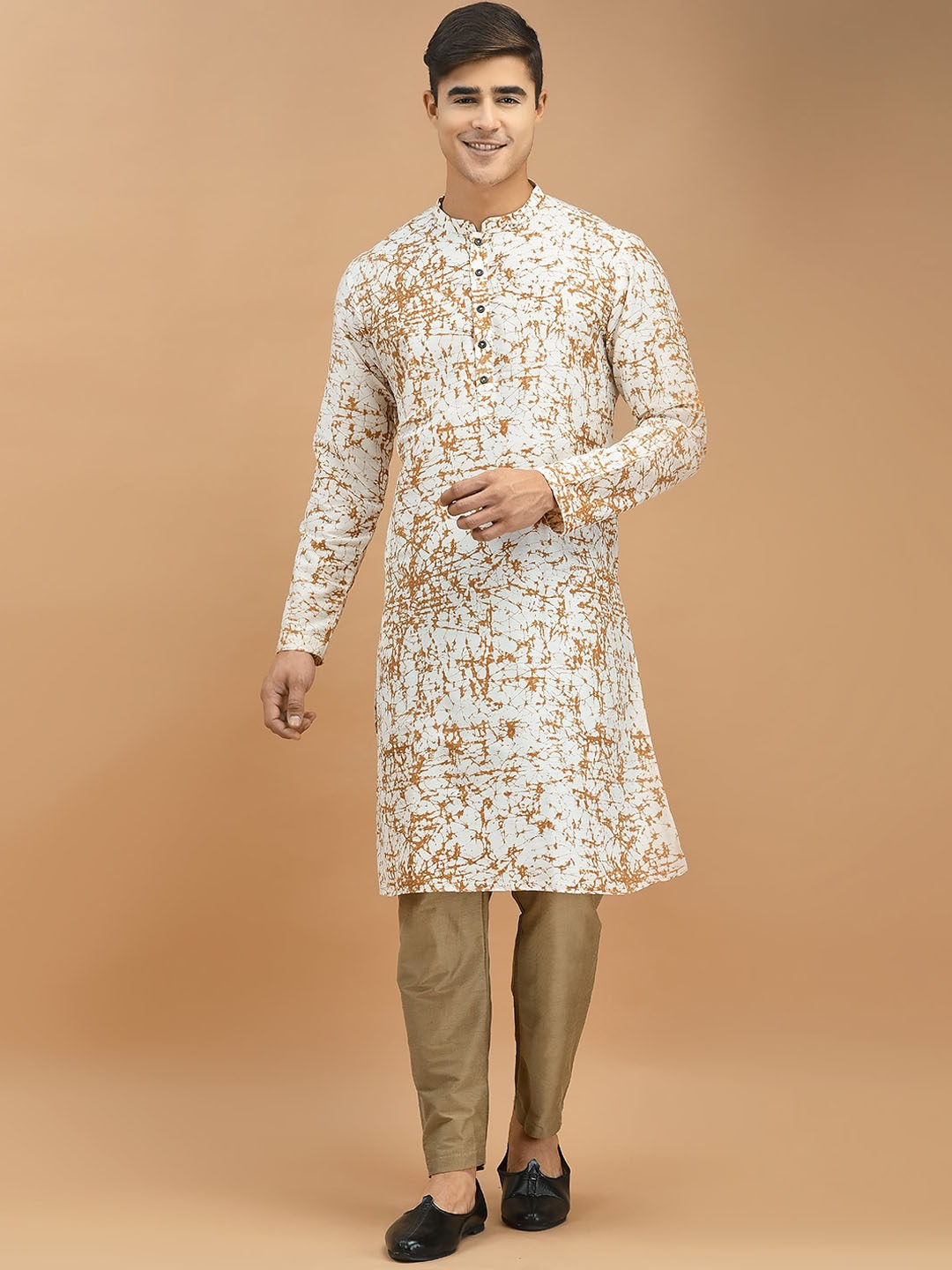 

DEYANN Printed Regular Kurta with Pyjamas, Cream