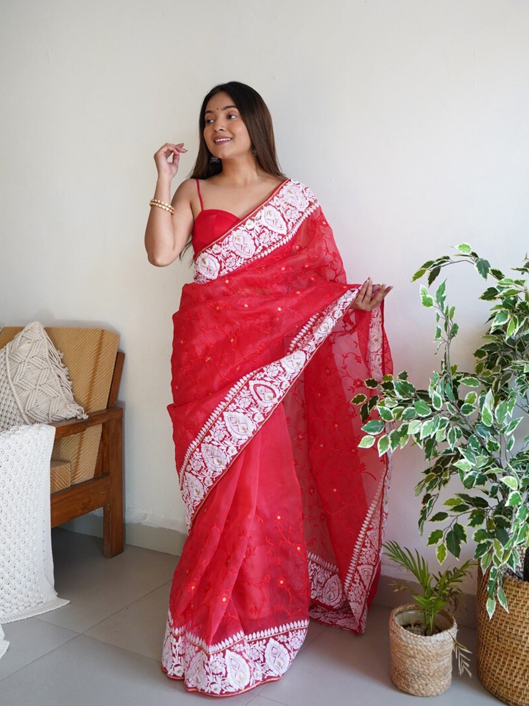 

Atulyam Tex World Floral Embroidered Organza Saree, Red