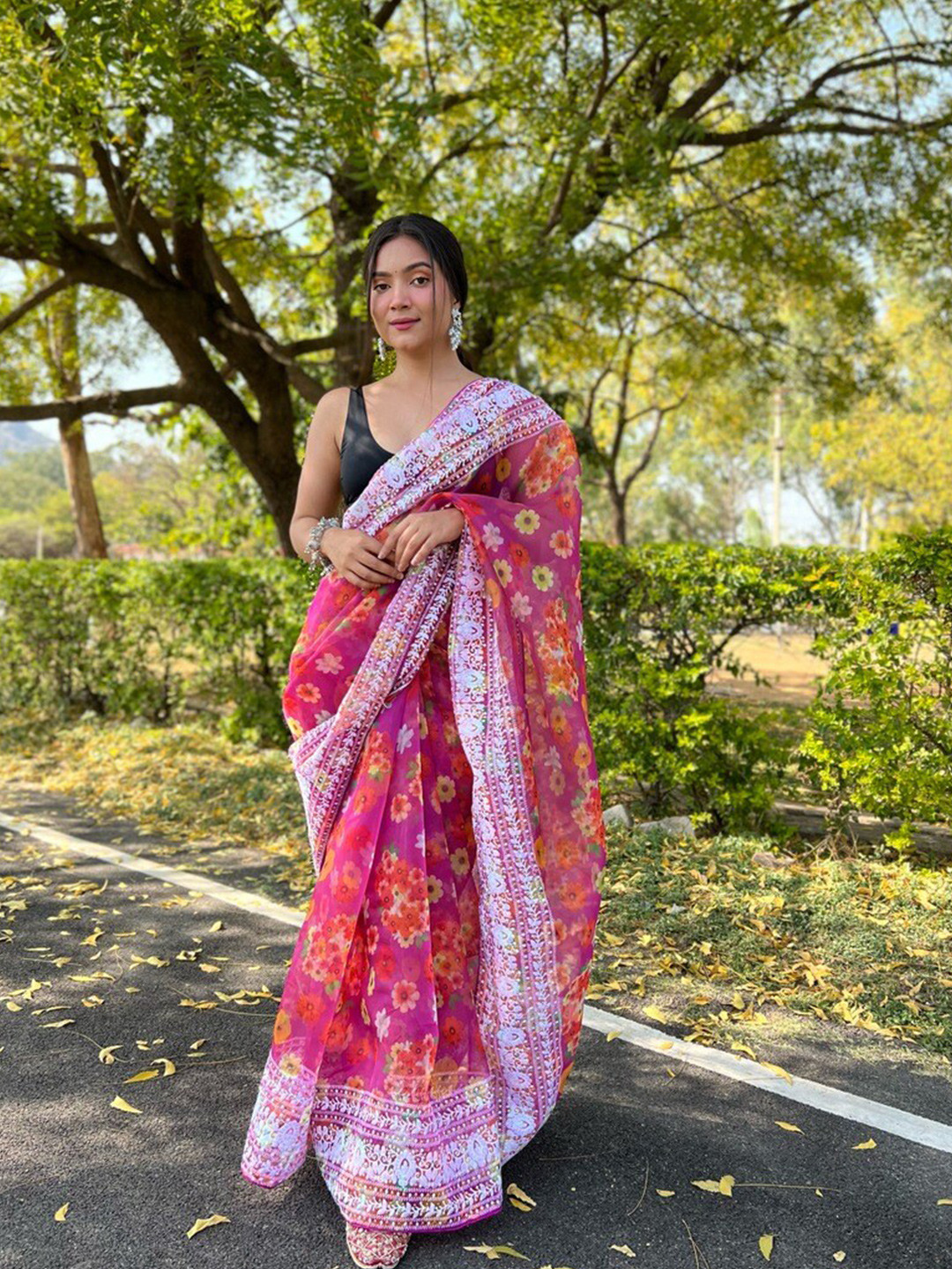 

Atulyam Tex World Floral Embroidered Organza Saree, Pink