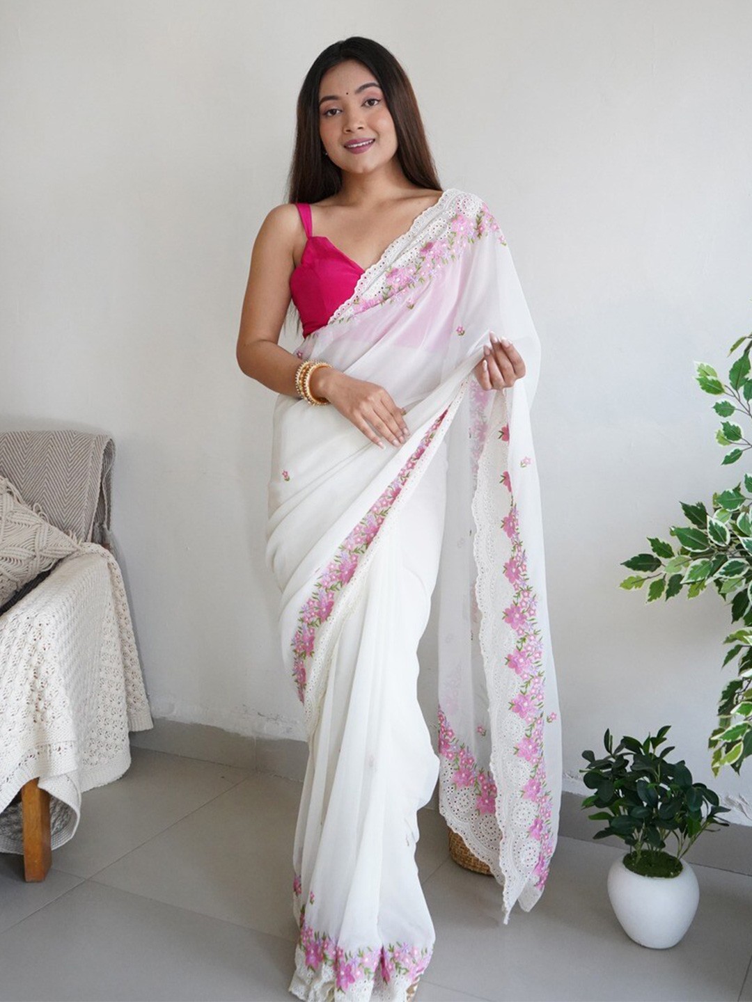 

Atulyam Tex World Floral Embroidered Pure Georgette Saree, White