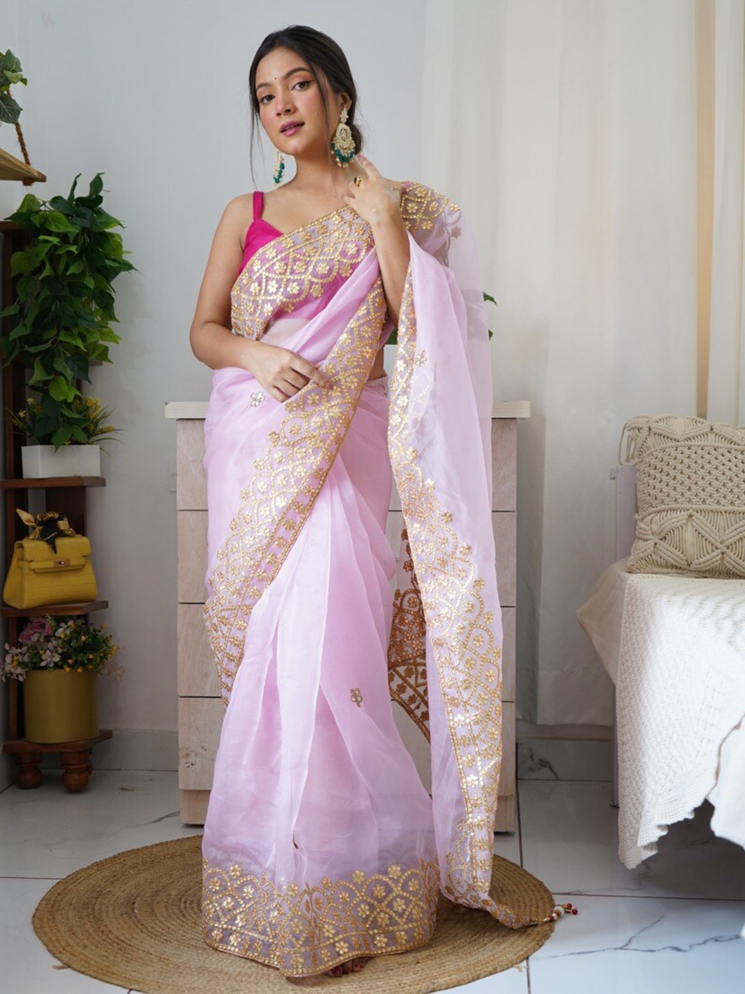 

Atulyam Tex World Floral Embroidered Saree, Pink