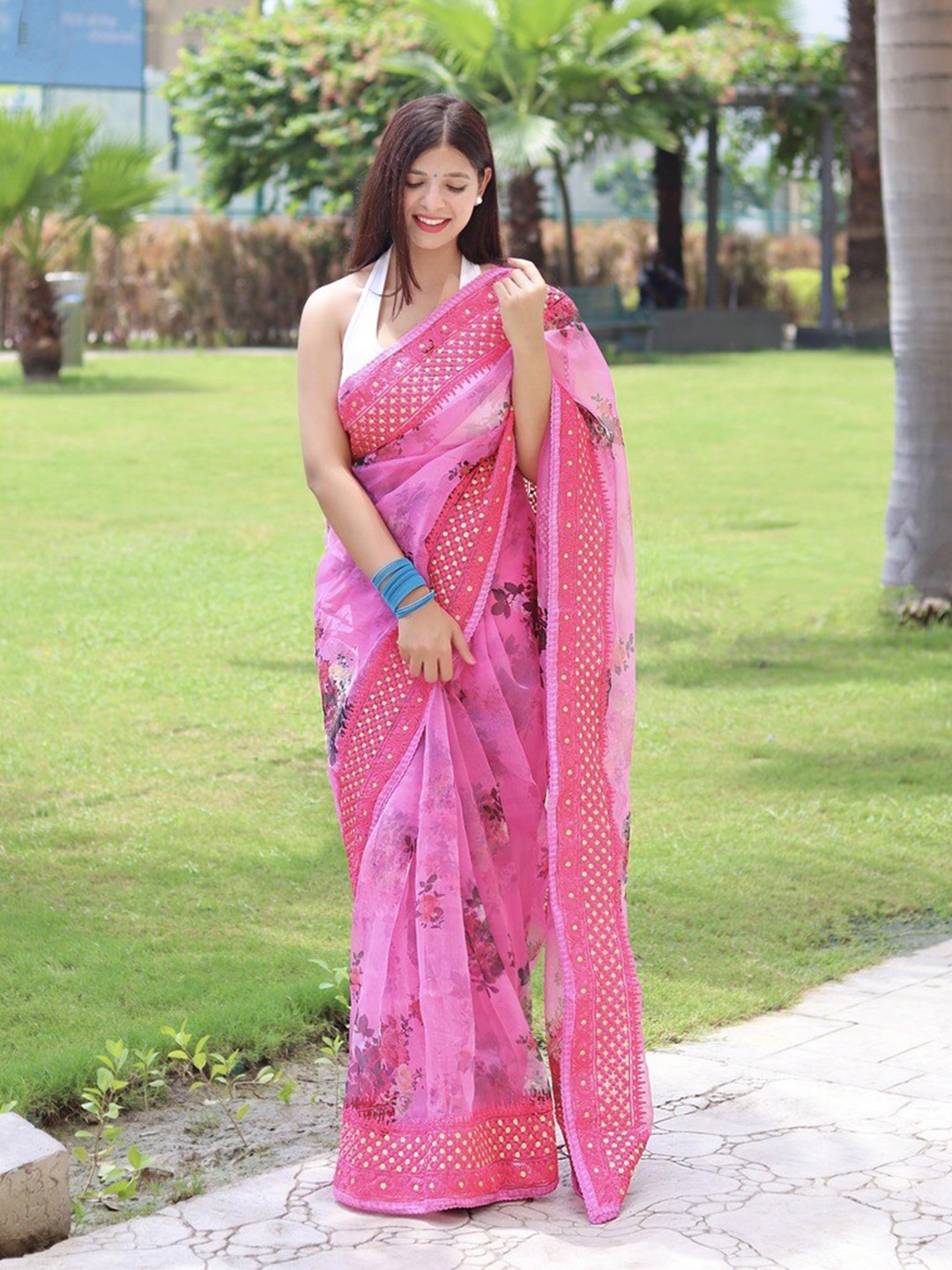 

Atulyam Tex World Pink & Red Floral Embroidered Organza Saree
