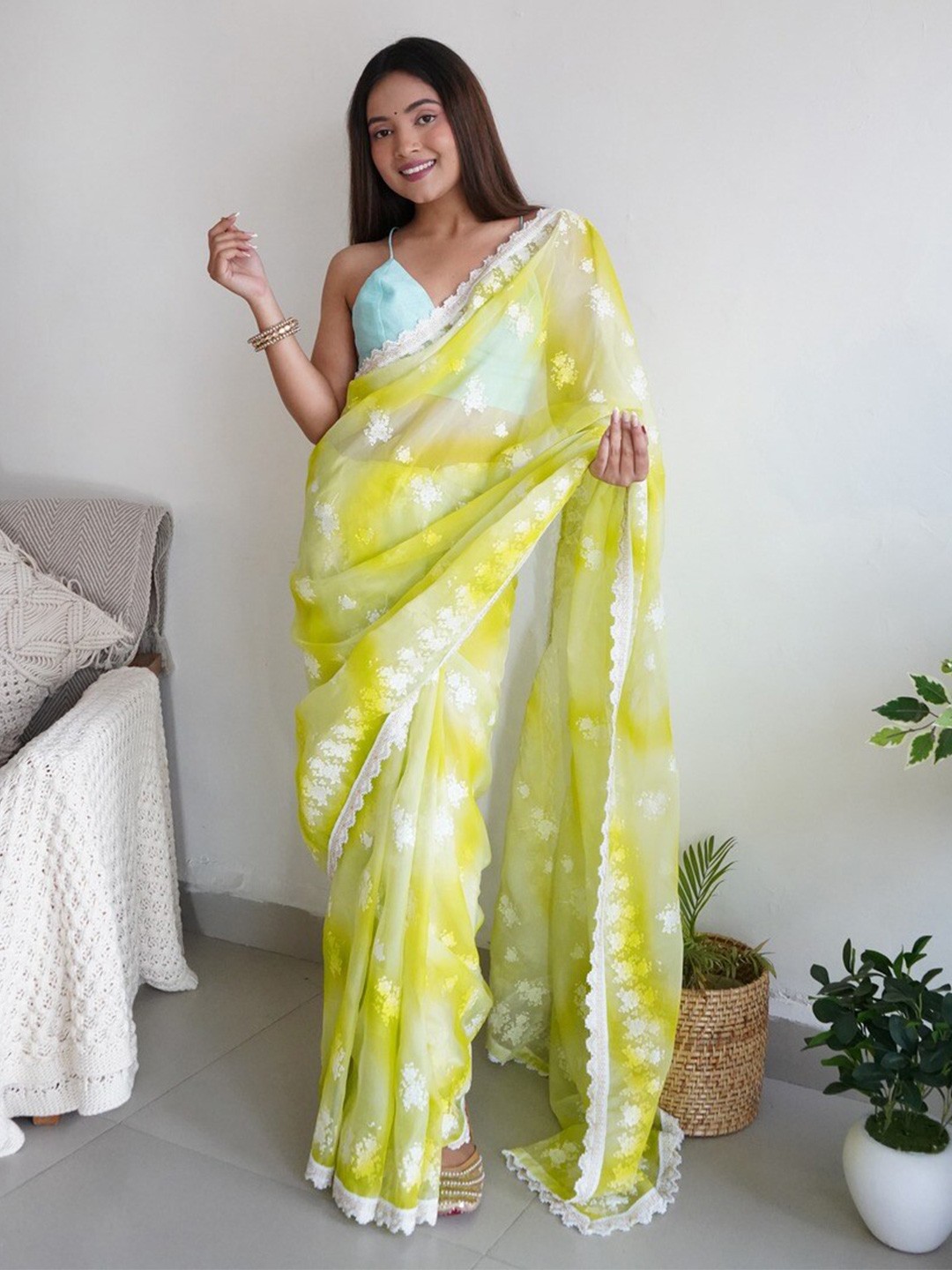 

Atulyam Tex World Floral Printed Saree, Fluorescent green
