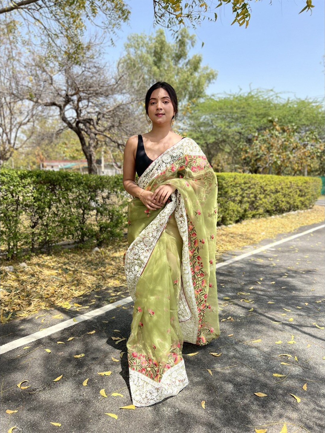 

Atulyam Tex World Floral Embroidered Saree, Green