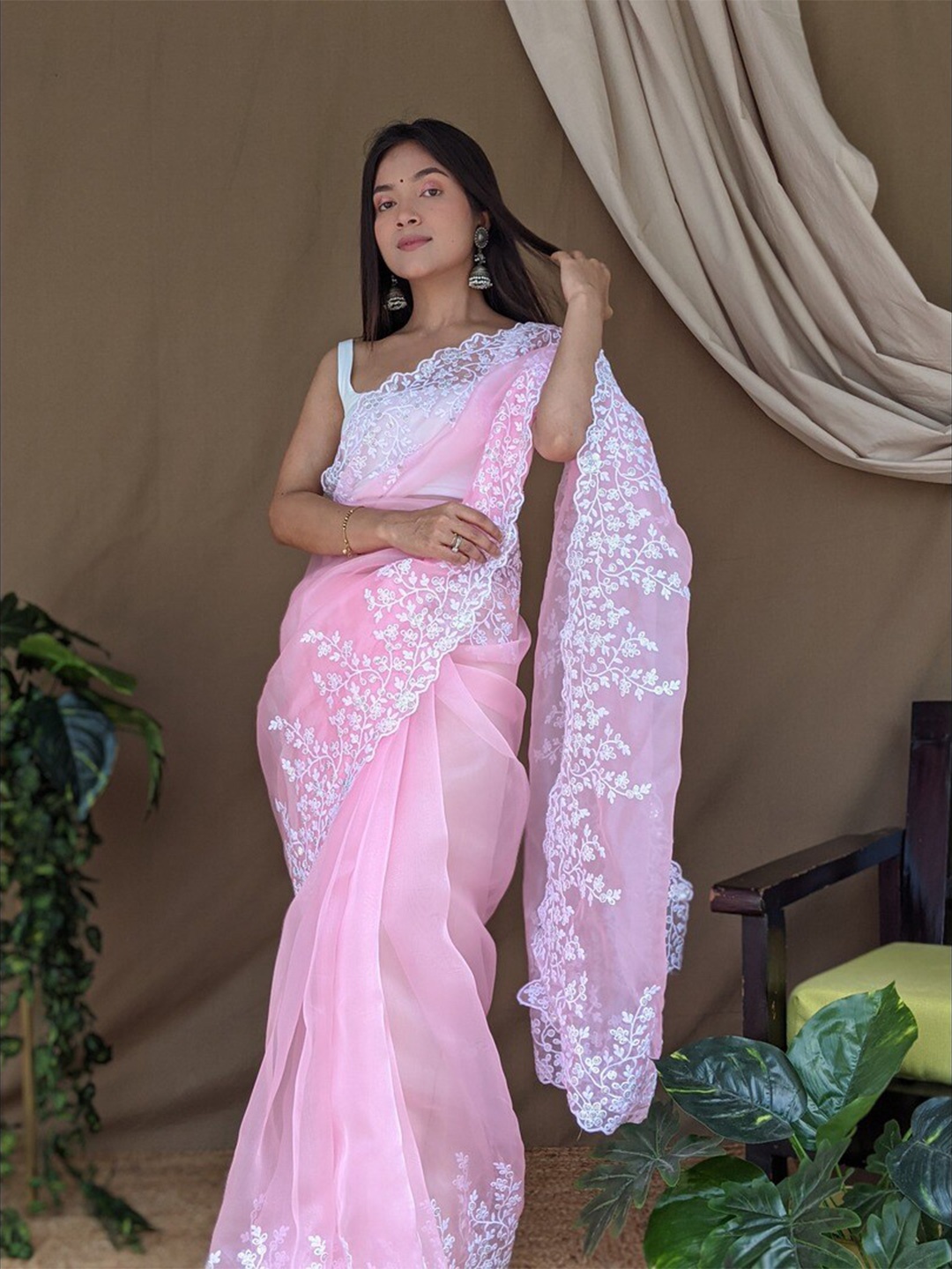 

Atulyam Tex World Floral Embroidered Organza Saree, Pink