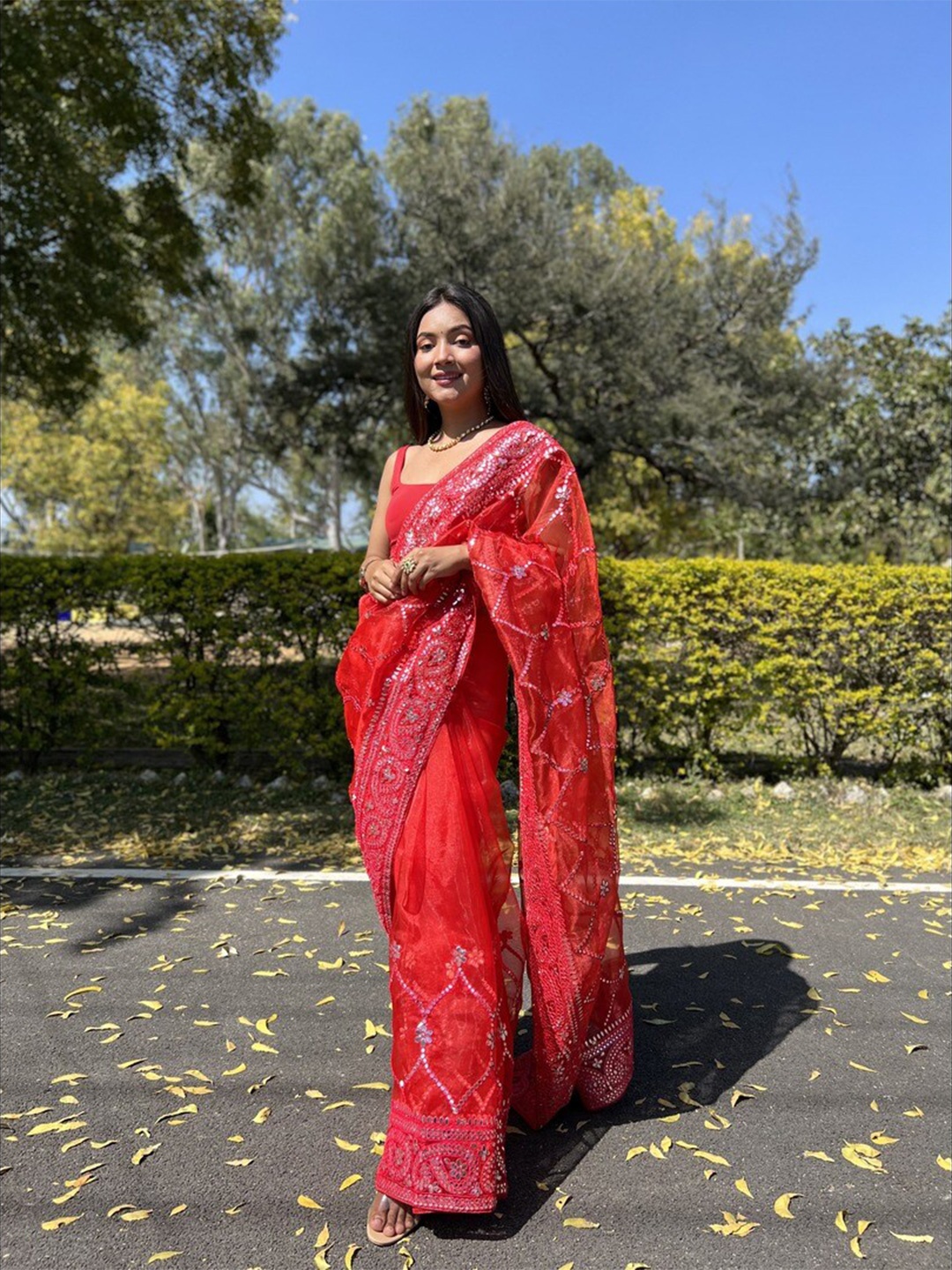 

Atulyam Tex World Floral Embellished Sequins Saree, Red