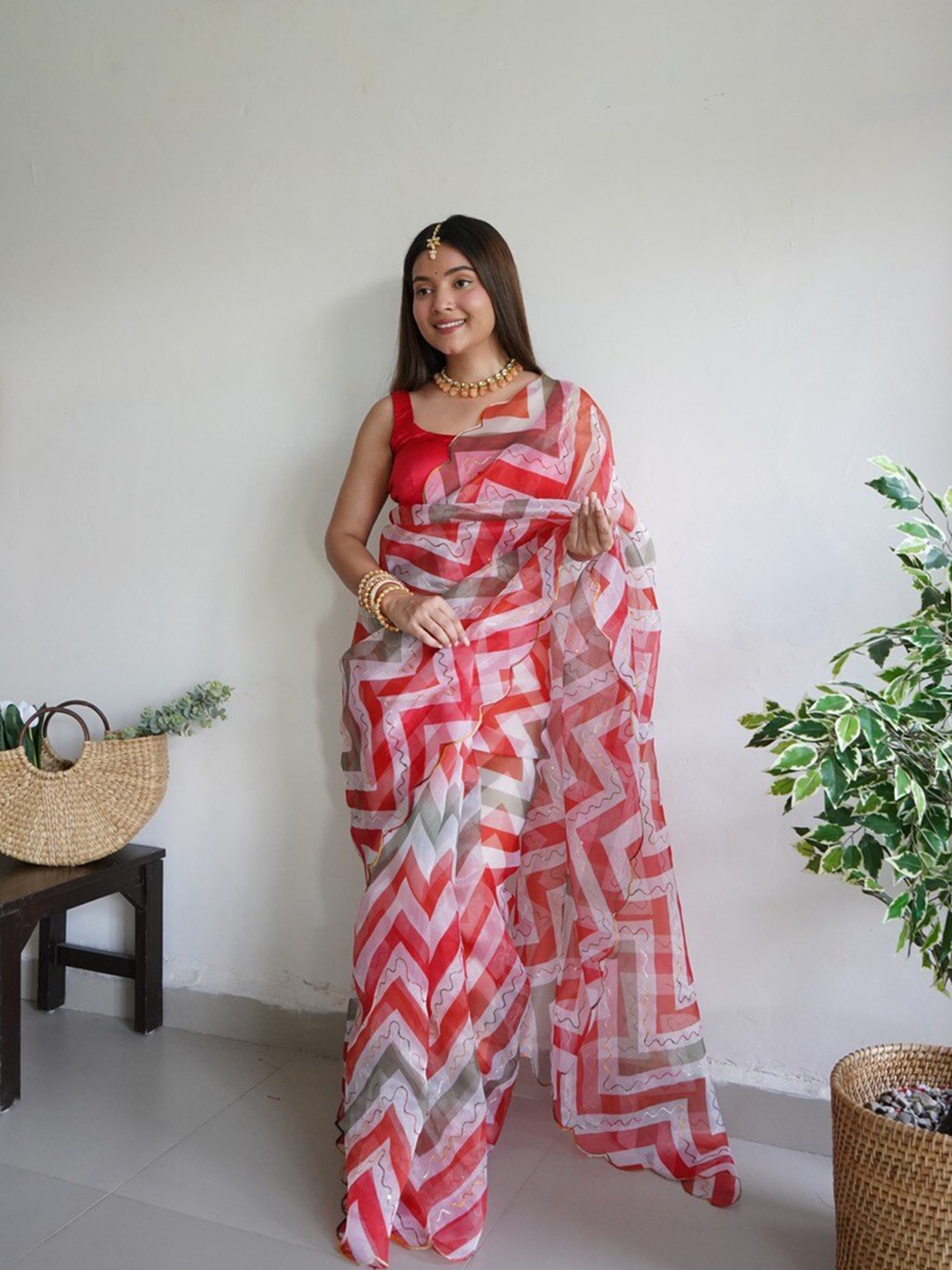 

Atulyam Tex World Geometric Printed Leheriya Saree, Red