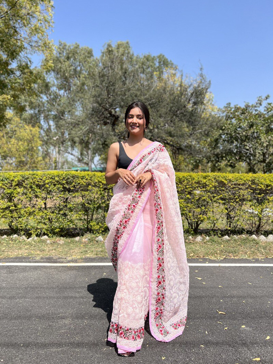 

Atulyam Tex World Floral Chikankari Organza Saree, Pink