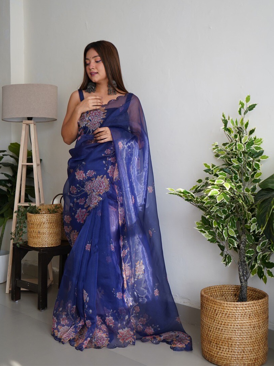 

Atulyam Tex World Floral Digital Printed Organza Saree, Navy blue