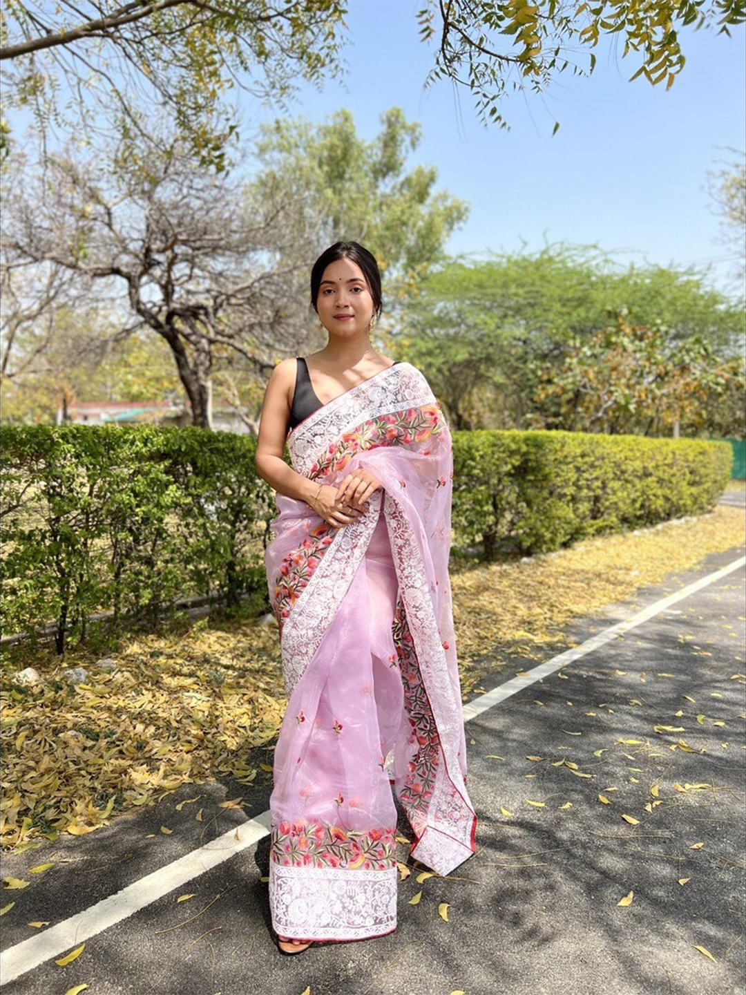 

Atulyam Tex World Floral Embroidered Organza Saree, Lavender