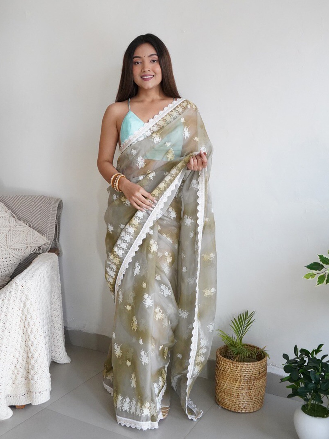 

Atulyam Tex World Floral Embroidered Organza Saree, Grey