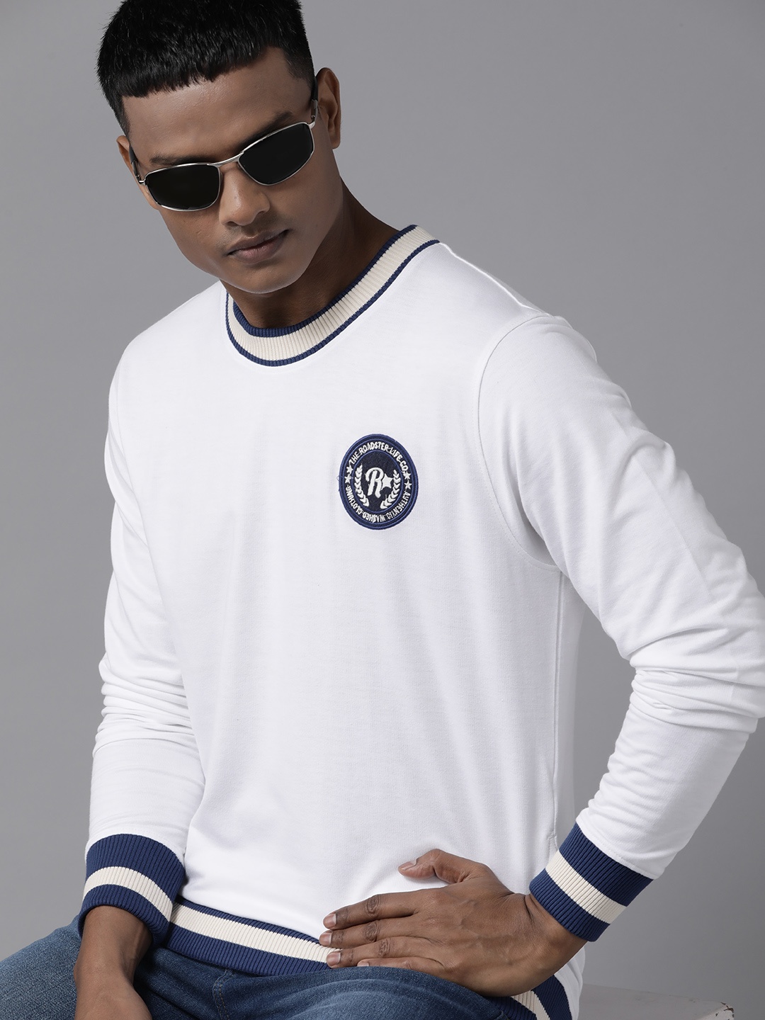 

Roadster Men Solid Applique Sweatshirt, White