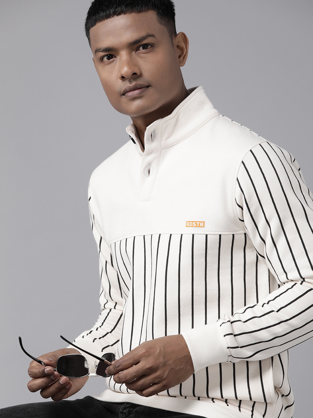 

Roadster Men Striped Sweatshirt, Off white