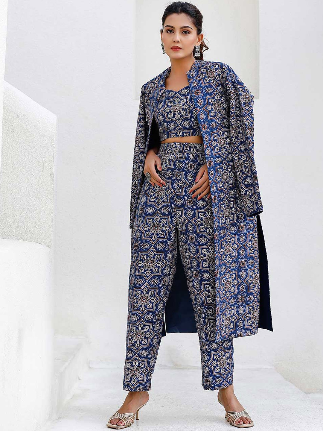 

Lirose Printed Crop Top With Trousers, Blue