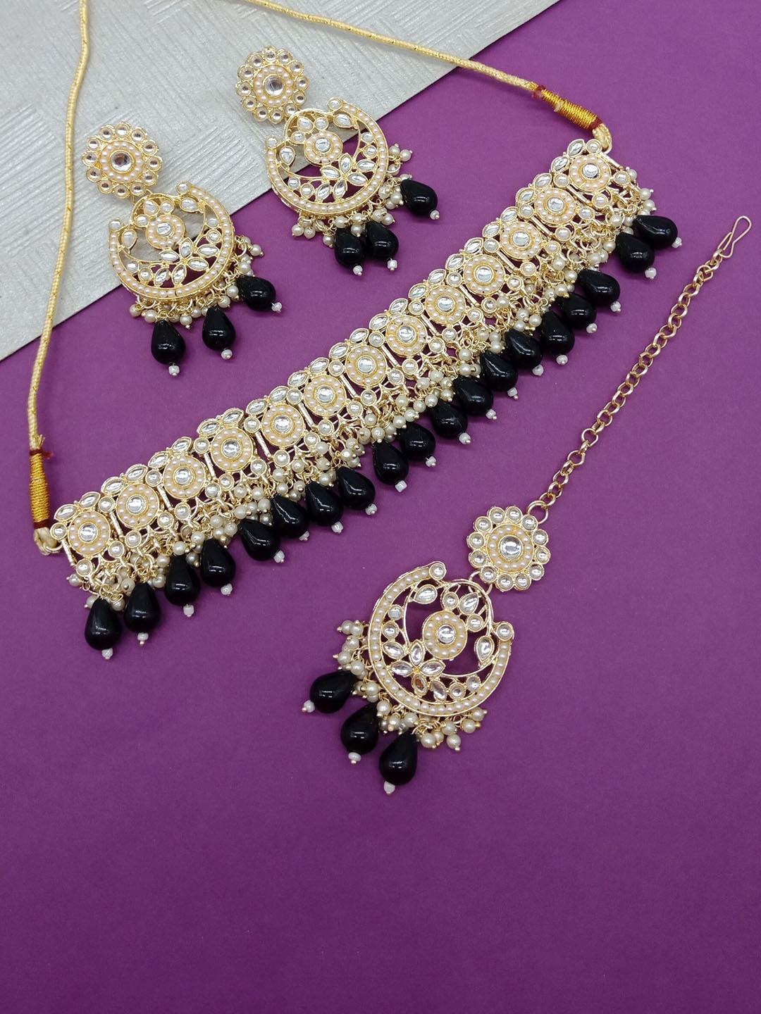 

AASHISH IMITATION Gold-Plated Kundan-Studded & Beaded Jewellery Set