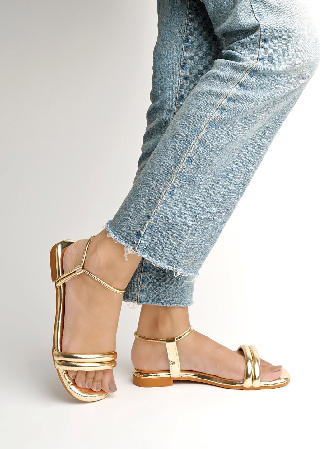 

Shoetopia Girls One Toe Flats, Gold