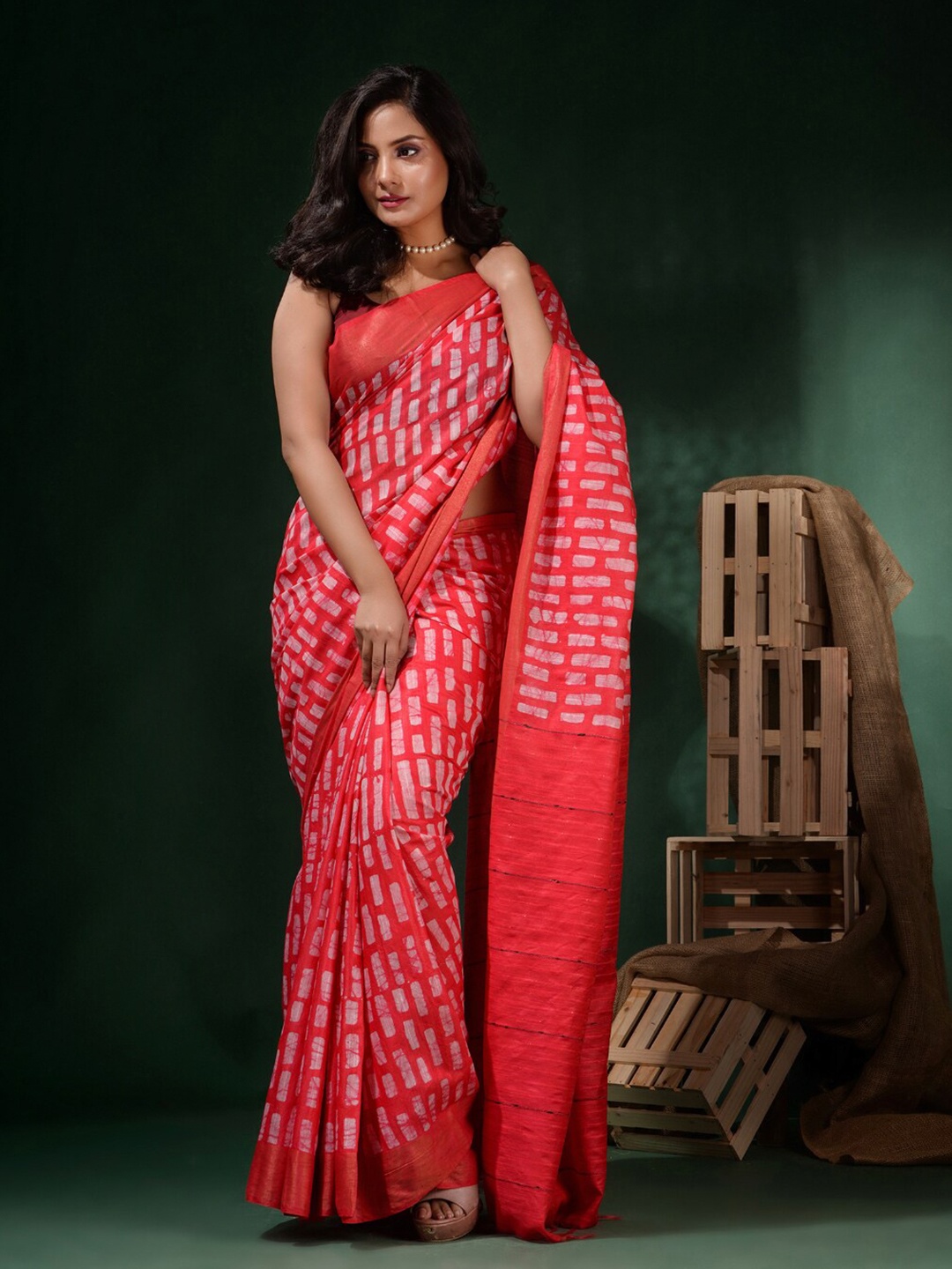 

Charukriti Batik Block Printed Saree, Red