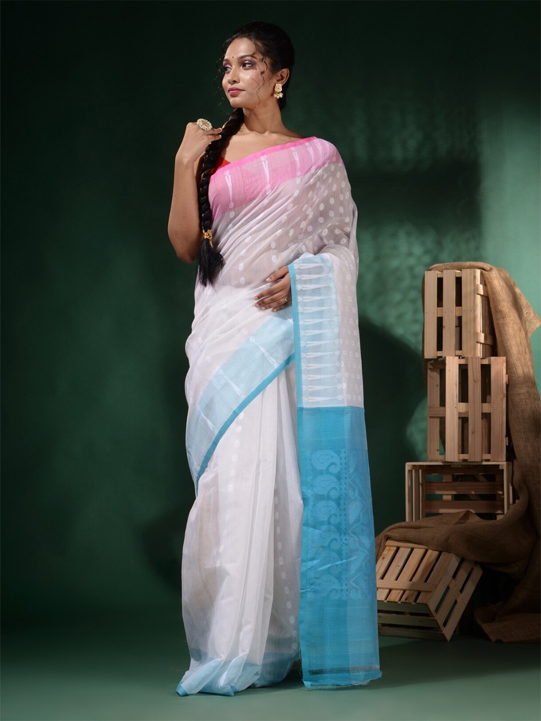 

Charukriti Woven Design Pure Cotton Jamdani Saree, White