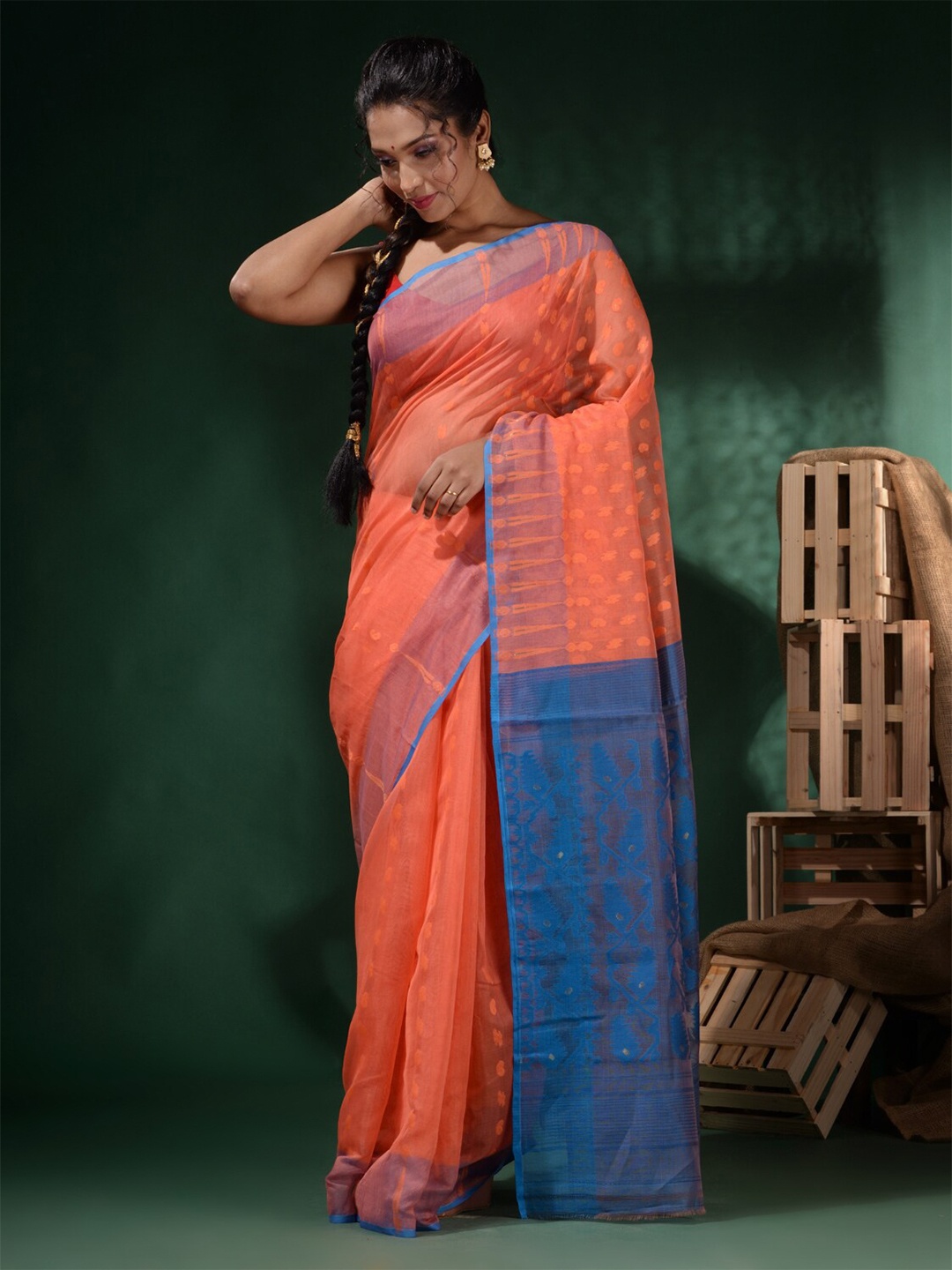 

Charukriti Geometric Woven Design Pure Cotton Jamdani Saree, Orange