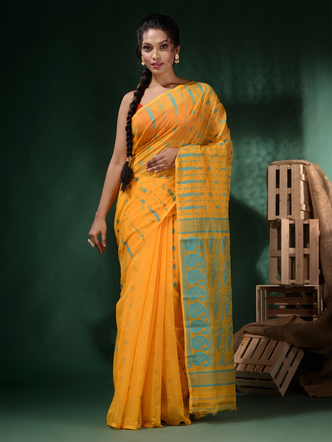 

Charukriti Floral Woven Design Pure Cotton Jamdani Saree, Yellow