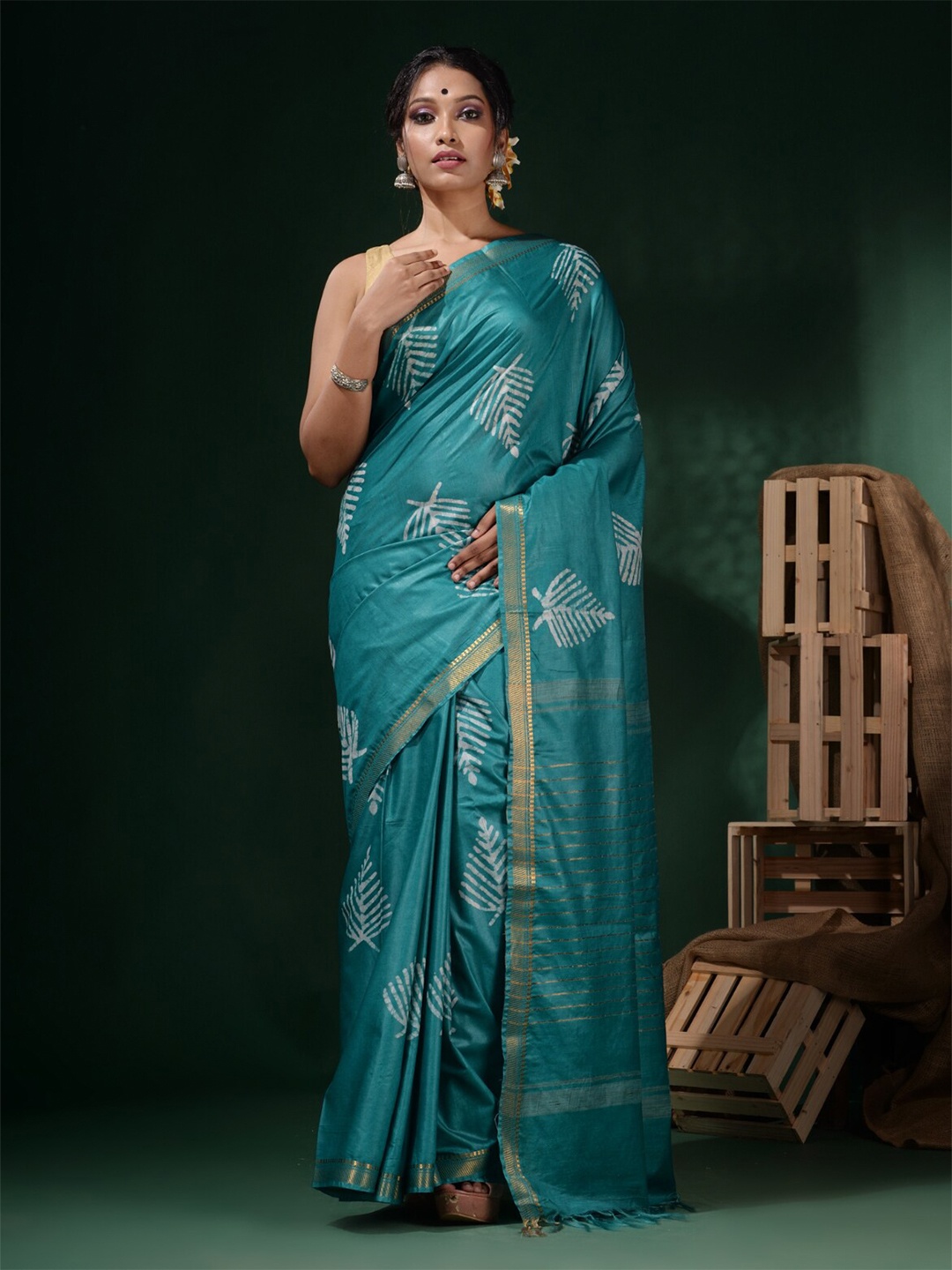 

Charukriti Printed Zari Block Print Saree, Turquoise blue