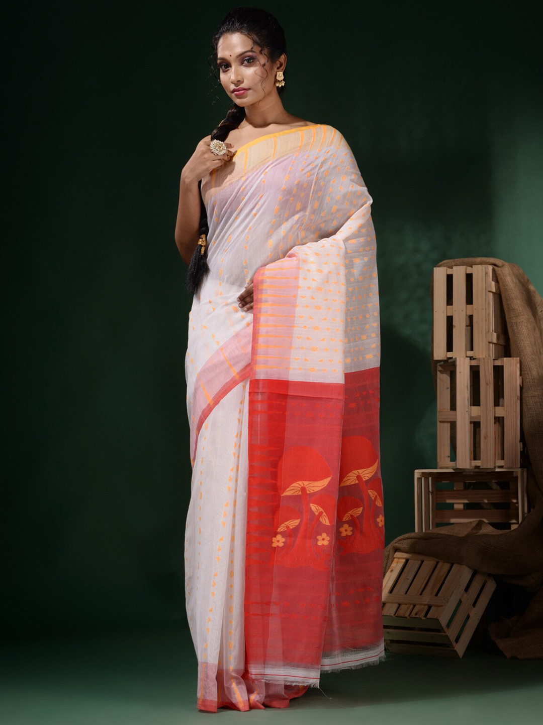 

Charukriti Woven Design Zari Pure Cotton Jamdani Saree, White